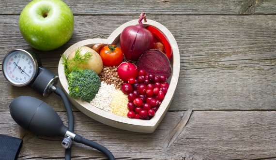 Ushqimet më të mira që e zvogëlojnë rrezikun nga sëmundjet e zemrës