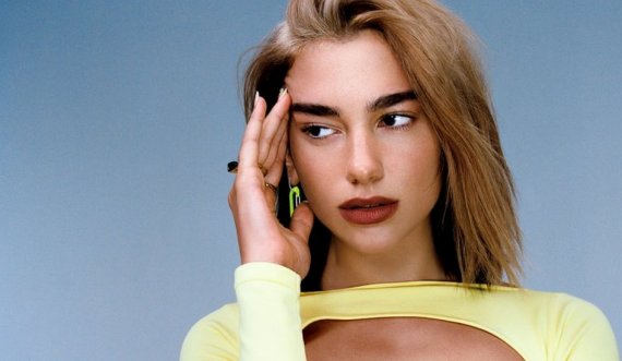 “Më ka hapur një botë mundësish”, Dua Lipa feston suksesin e “Future Nostalgia” siç i ka hije