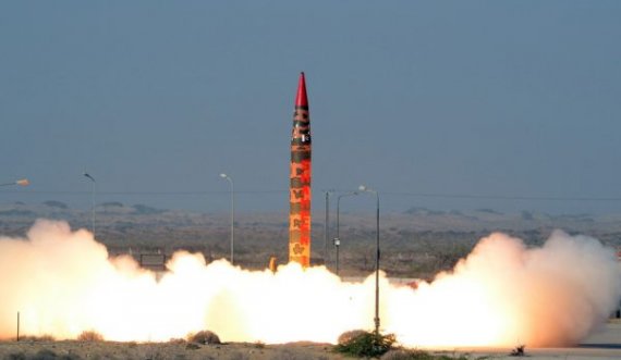 Pamje: Pakistani teston me sukses raketën balistike me kapacitete bërthamore 