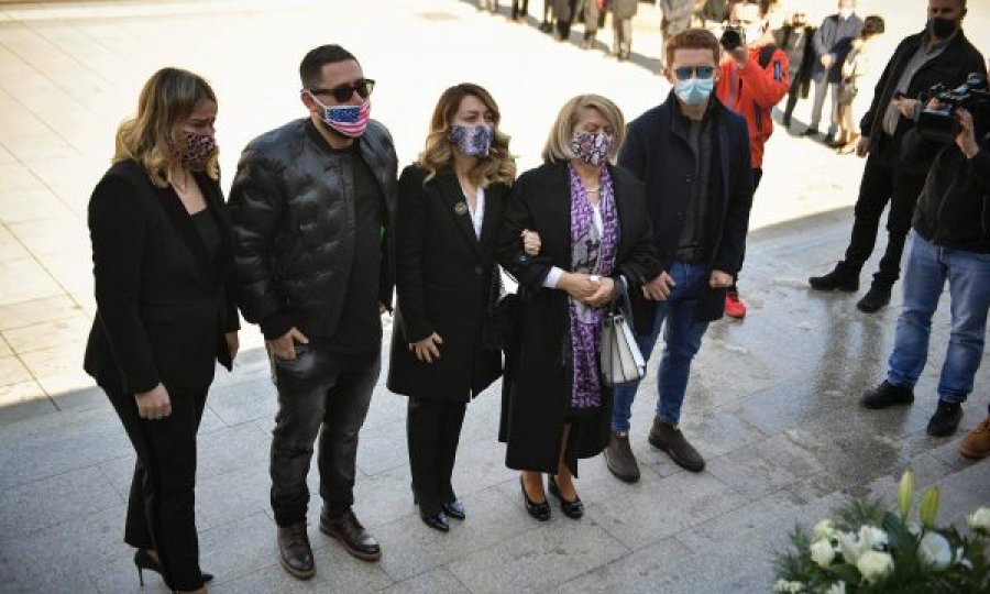  Homazhet dhe ceremonia e varrimit të Cimës përmes fotografive 