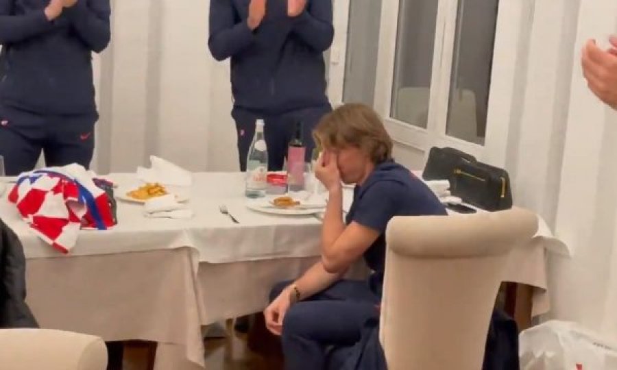 Modric shpërthen në lot pas befasisë që iu bë nga Federata e Futbollit e Kroacisë