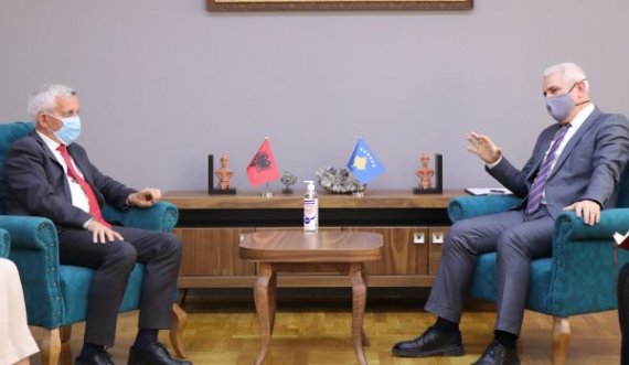 Sveçla priti në takim ambasadorin e Shqipërisë, diskutuan për forcimin e institucioneve të sigurisë