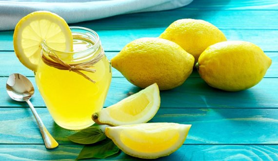 Lëngu i limonit për shtypje normale të gjakut 