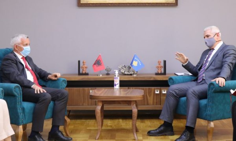 Sveçla priti në takim ambasadorin e Shqipërisë, diskutuan për forcimin e institucioneve të sigurisë