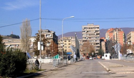  Policia e ndalon një automjet në Mitrovicë, gjendet e mitura që dyshohet se është dhunuar 