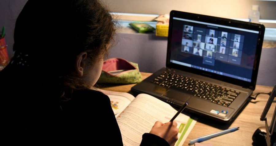  CDC: Mësimi online dëmton shëndetin mendor të fëmijëve 