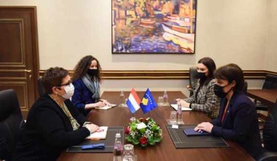 Ministrja Gërvalla takon ambasadoren holandeze, flasin për menaxhimin e pandemisë