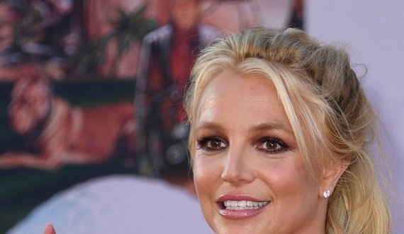 Temperaturat rriten, zhvishet edhe Britney Spears