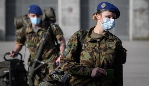  Revolucion në ushtrinë zvicerane, vajzat nuk do veshin rroba meshkujsh 