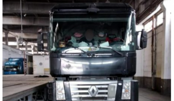 Policia e Kosovës kontrollon një kamion me lodra që po futej në Kosovë, u habit çka gjeti të fshehur aty (Foto)