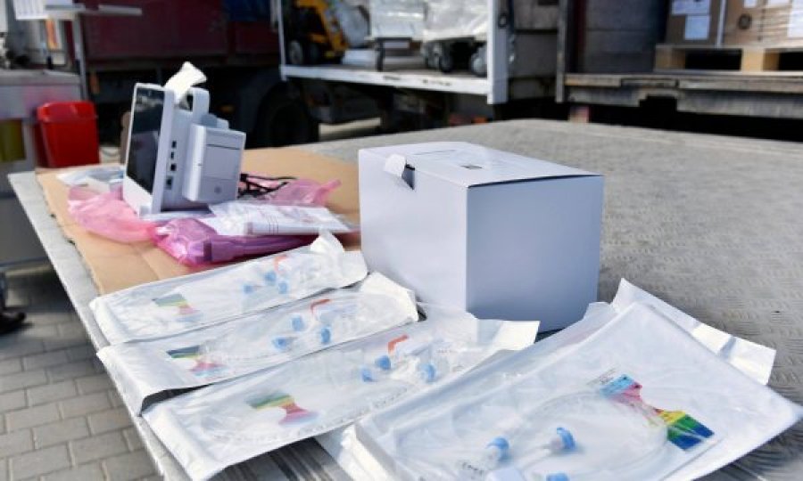  QKUK furnizohet me pajisje mjekësore në kuadër të “Projektit Emergjent COVID-19 për Kosovën” 