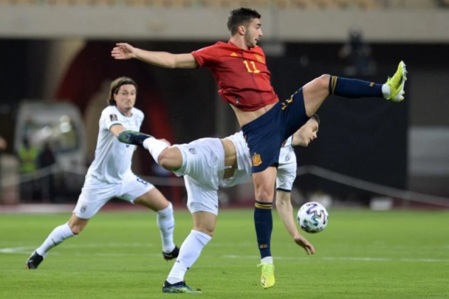 “Stuhia e Kuqe” shënon dy gola të shpejtë