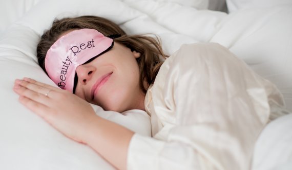 Për një gjumë super të rehatshëm, duhet të dini këtë sekret!