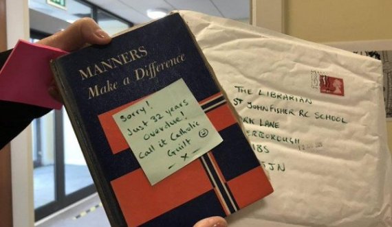 Ngjarje interesante: Pas 32 vjetësh i kujtohet ta kthejë librin në bibliotekën e shkollës 