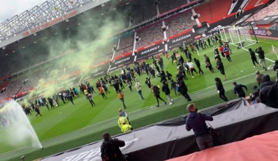 Mijëra tifozë hyjnë në “Old Trafford”, kërkojnë largimin e familjes Glazer