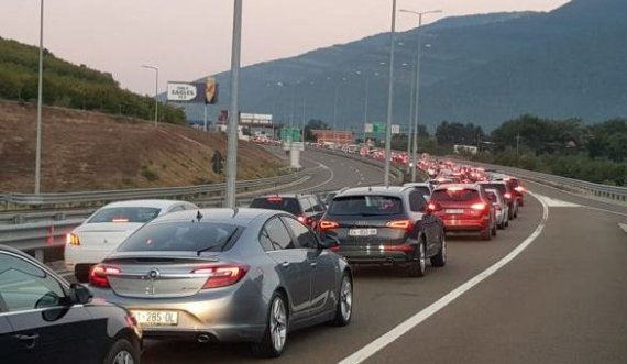 Mbi 30 mijë kosovarë shkuan në Shqipëri për fundjavë