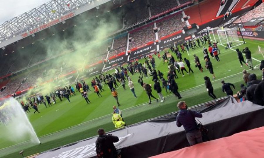 Mijëra tifozë hyjnë në “Old Trafford”, kërkojnë largimin e familjes Glazer