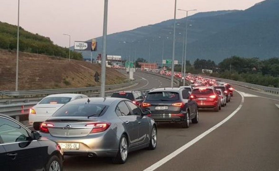 Mbi 30 mijë kosovarë shkuan në Shqipëri për fundjavë