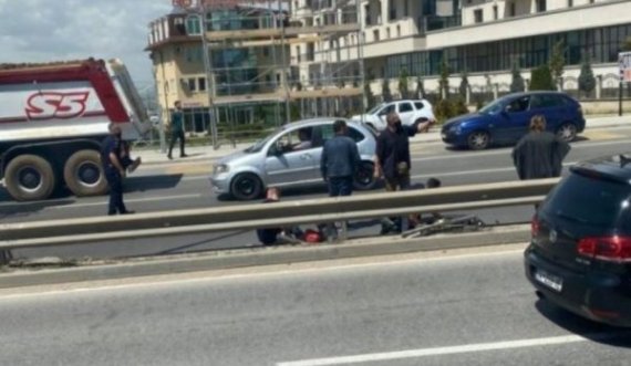 Nënë e djalë i shkeli vetura sot në Veternik, gruaja në gjendje më të rëndë