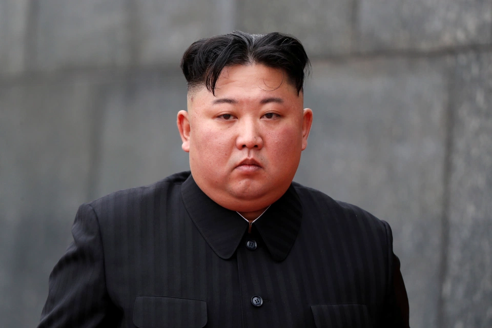 Interesante: Diktatori Kim Jong-un merr një vendim për ndalim të muzikës dhe stileve të flokëve që ai nuk pëlqen 