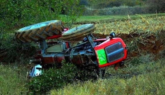 Një person nga Mitrovica humb jetën pasi i rrokulliset traktori