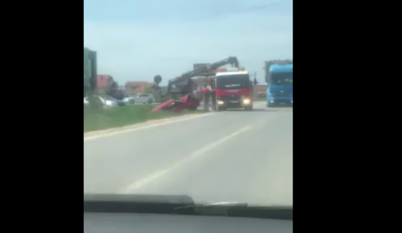 Pamje nga aksidenti ku u lënduan dy persona në Lipjan