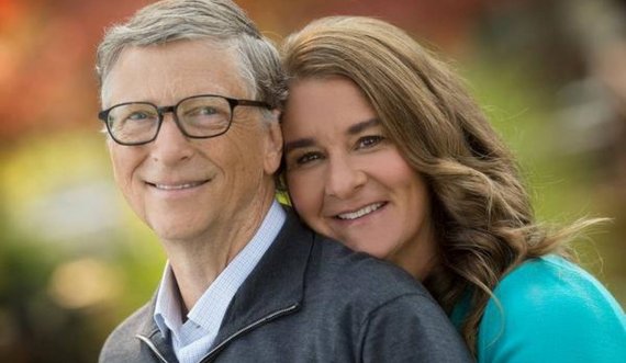  “Ni teze pa martu e kom”, nisin shakatë shqiptare me Bill Gates pas lajmit për ndarje 