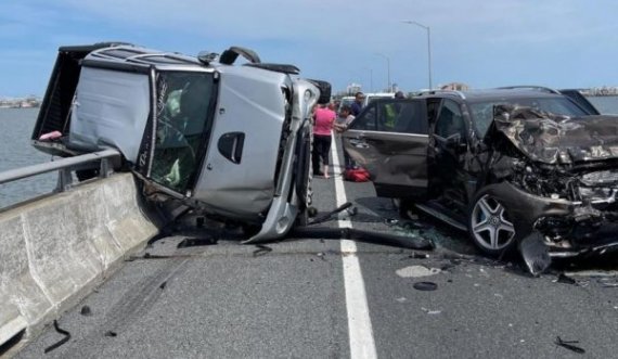  Heroi i panjohur u hodh nga 25 metra lart në ujë dhe shpëtoi foshnjen që ra nga makina 