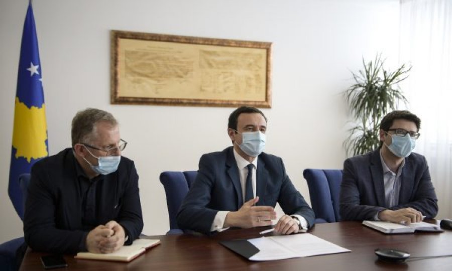 Kurti në takim me ish-presidentin e BERZH-it: Prioriteti më urgjent i Kosovës është sigurimi i vaksinave