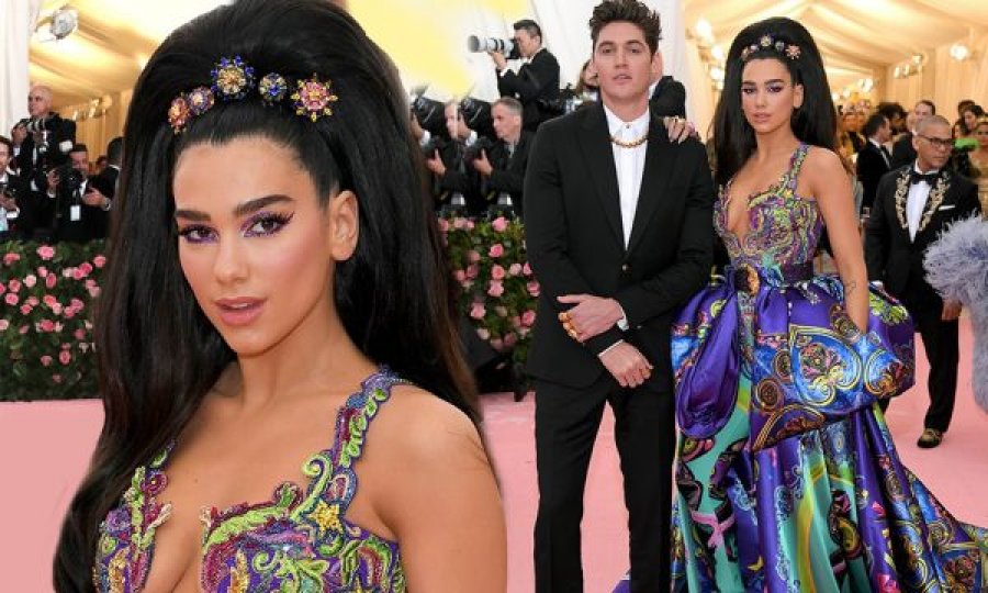 Dua Lipa bëhet nostalgjike, poston fotografi nga dukja e saj në “Met Gala”