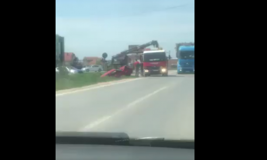Pamje nga aksidenti ku u lënduan dy persona në Lipjan