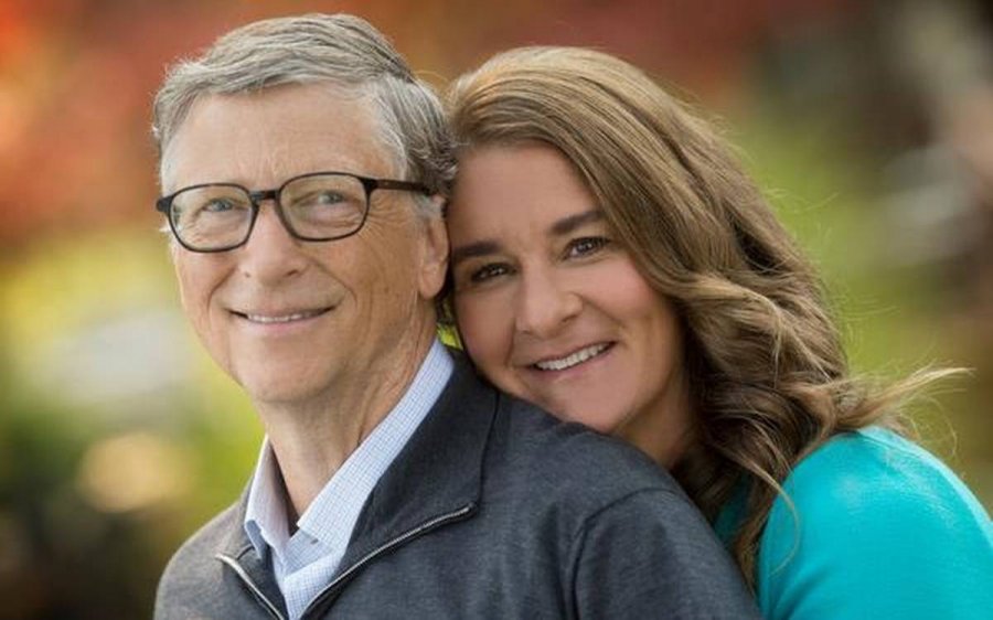  “Ni teze pa martu e kom”, nisin shakatë shqiptare me Bill Gates pas lajmit për ndarje 