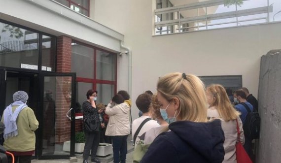  Vazhdon vaksinimi në Prishtinë, interesim i madh i punëtorëve shëndetësorë për ta marrë vaksinën Pfizer 
