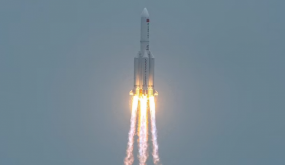  ShBA-ja: Raketa kineze me shpejtësi marramendëse mund të bjerë në Tokë të shtunën 