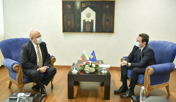 Kryeministri Kurti priti në takim ambasadorin bullgar, merr mbështetje për perspektivën evropiane të Kosovës