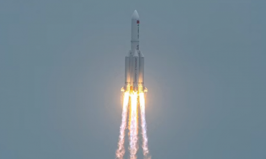  ShBA-ja: Raketa kineze me shpejtësi marramendëse mund të bjerë në Tokë të shtunën 
