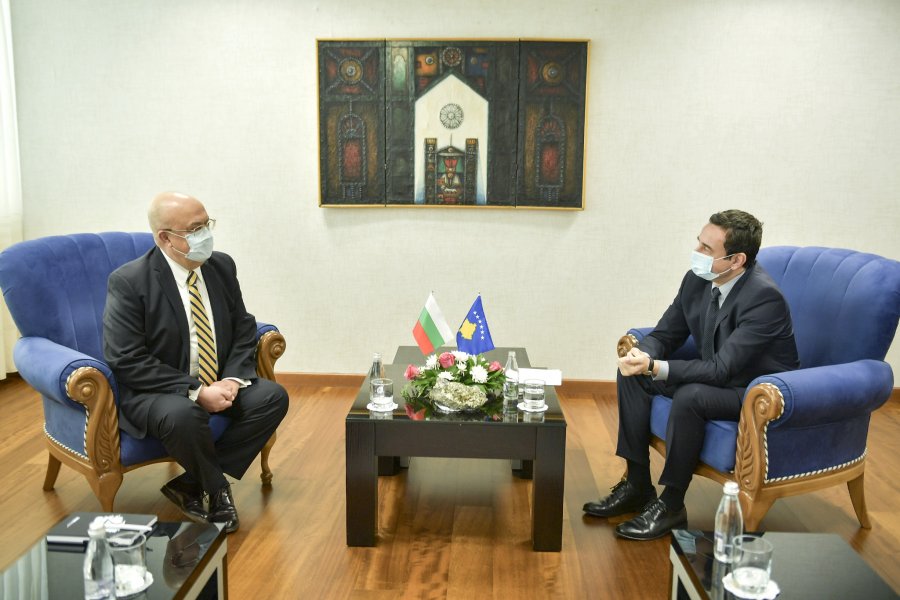 Kryeministri Kurti priti në takim ambasadorin bullgar, merr mbështetje për perspektivën evropiane të Kosovës