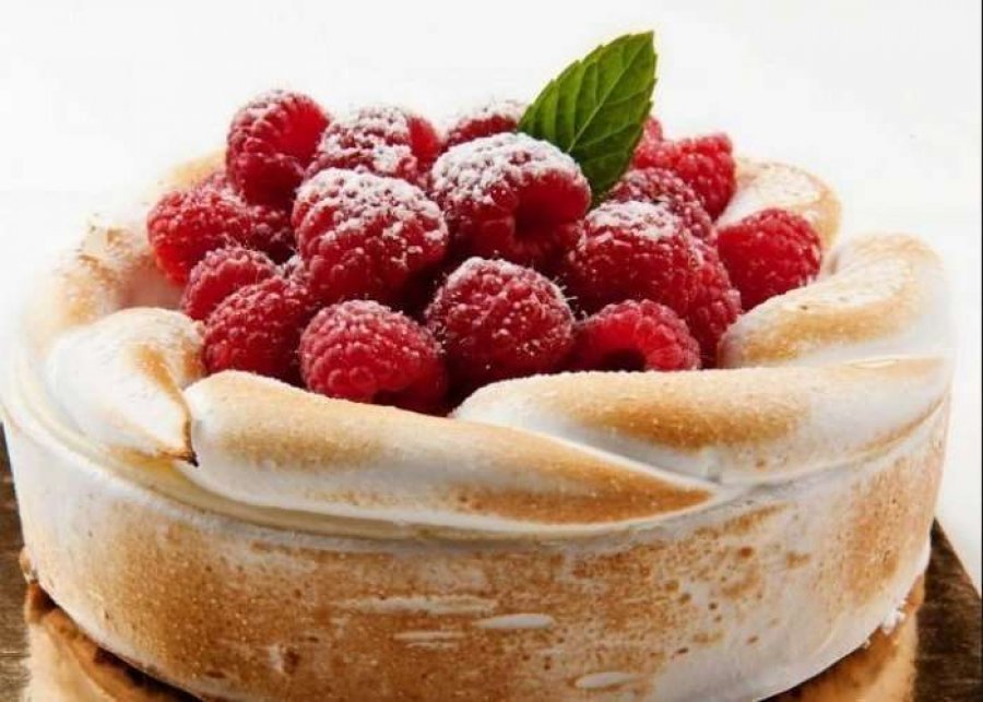 Receta e Cekës: Tortë me pemë të buta e puding