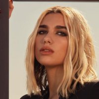 Dua Lipa tejet atraktive në kampanjën e re