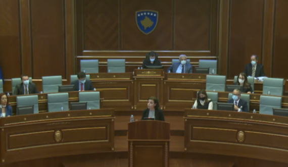  Donika Gërvalla përplaset me deputetët e PDK-së për Gjykatën Speciale 