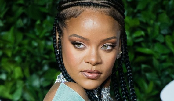 Rihanna vjen me stil të veçantë në fotografitë e fundit