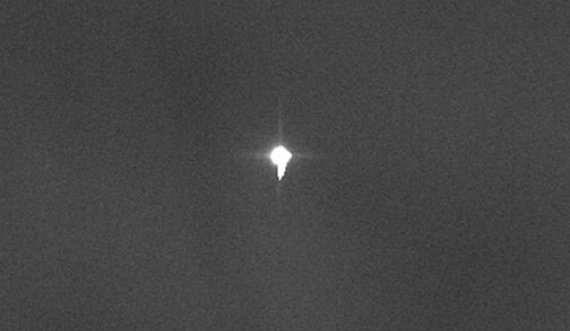 Imazhi i parë i raketës kineze në rënie të lirë drejt tokës, ende nuk dihet ku do të bjerë