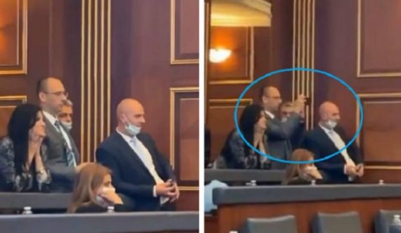  Blerim Latifi publikon foton: Lista Serbe argëtohet me deputetët që pështyheshin me njëri-tjetrin 