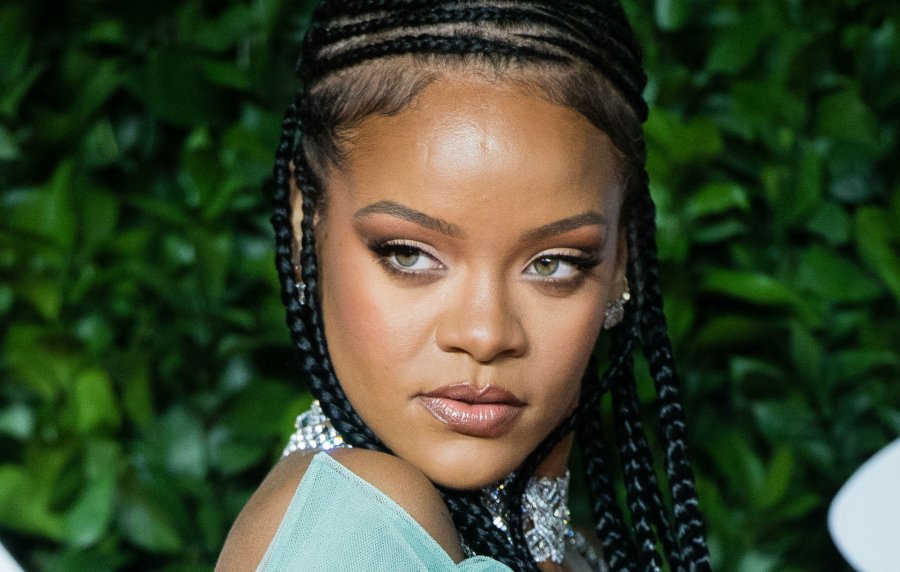 Rihanna tejet sharmante