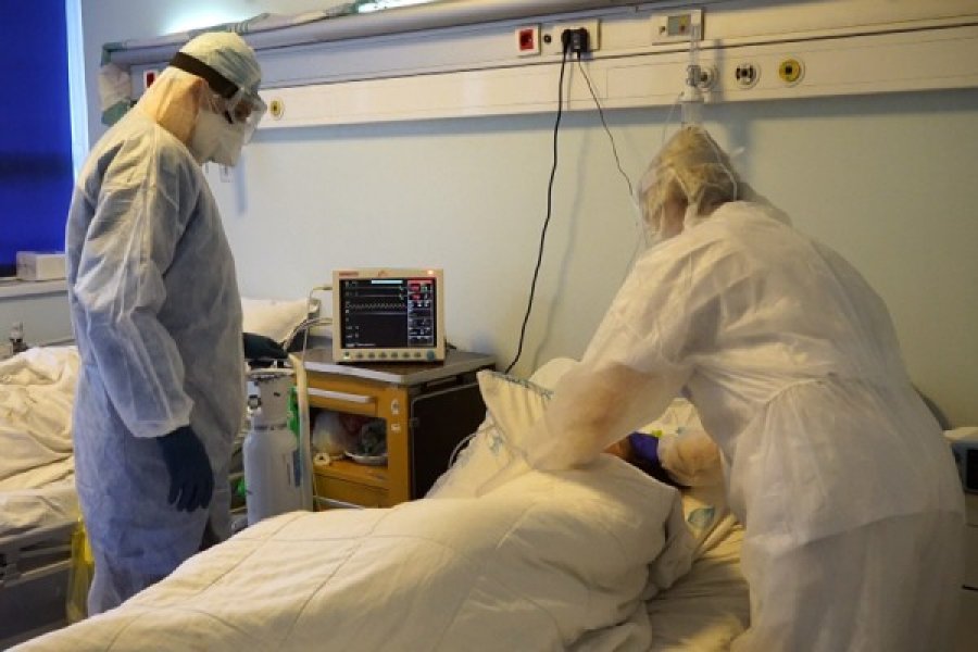  297 pacientë me COVID-19 të hospitalizuar, 28 në gjendje të rëndë 
