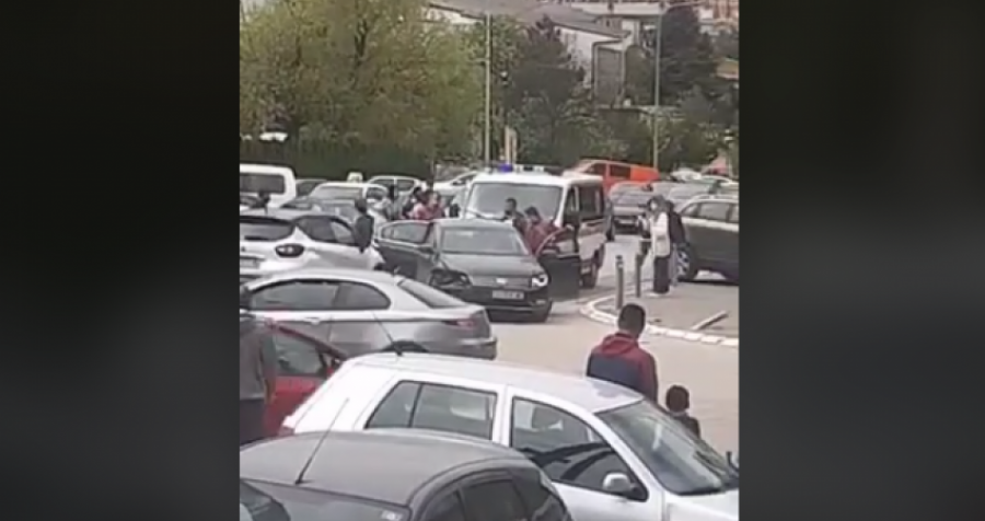 Aksident i rëndë në Prishtinë, bllokohet e gjithë rruga (Video)