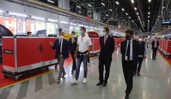 Ronaldo mungon në stërvitje, viziton fabrikën e Ferrarit