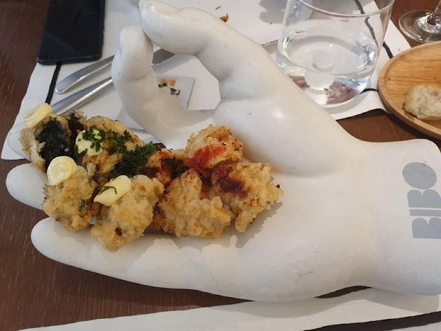  Kreativiteti i çuditshëm i restoranteve në shërbimin e ushqimit, fotografitë që u bënë hit në internet 