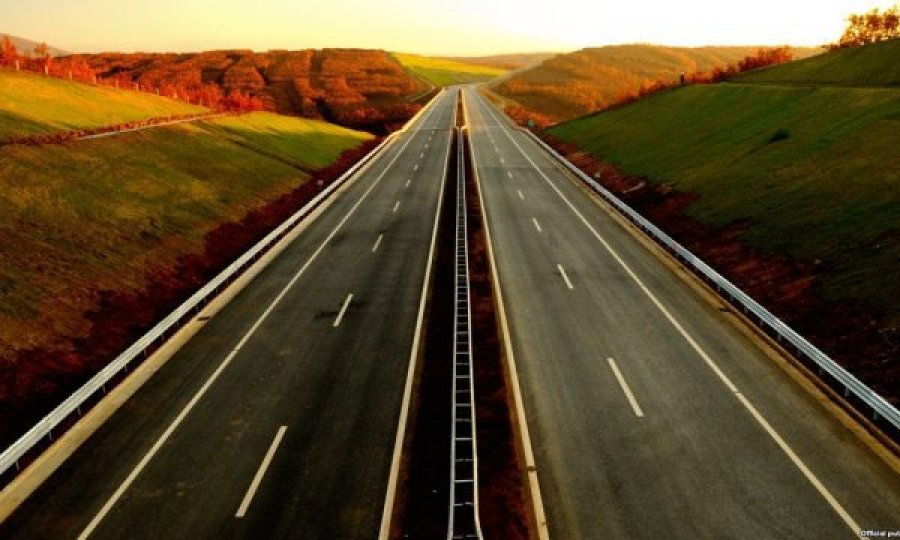 Pse autostradat e Kosovës janë pa pagesë?