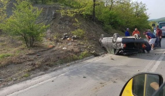 Rrokulliset vetura në rrugën Gjilan-Prishtinë, tre të lënduar